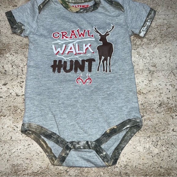REALTREE 6-9 Months Baby Infants Onesie Camo Hunt - Picture 2 of 5